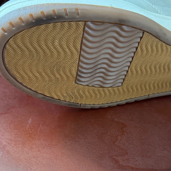 New Nautica men's light gray sneakers, size 13. - Picture 6 of 12